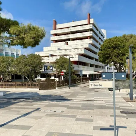 Cozy Escape On The Seafront Of Lignano